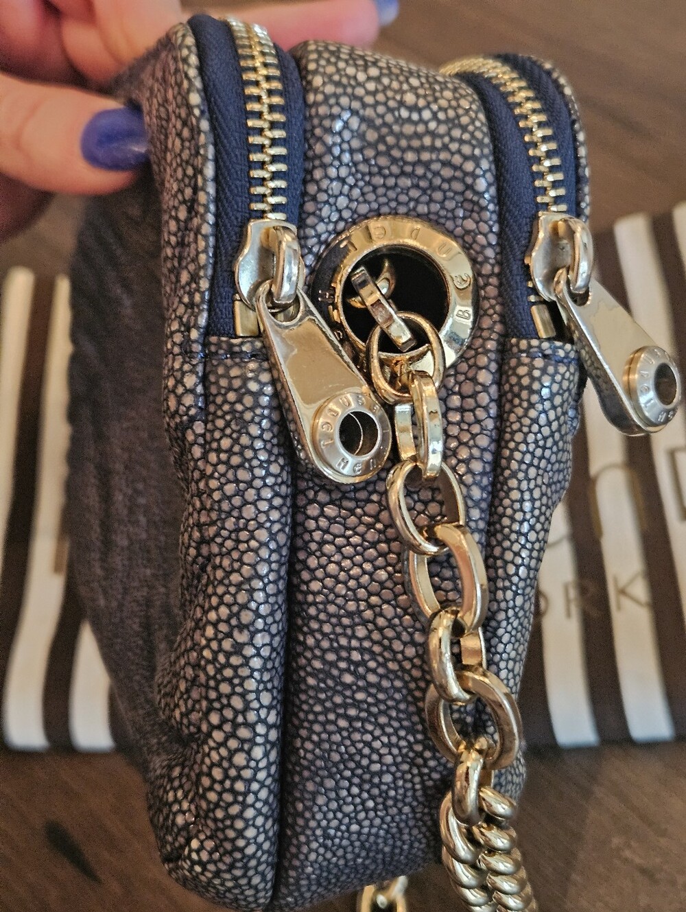 Henri Bendel Blue Stingray Embossed Leather Double Zip Chain 2-Way Bag + Dusty - Picture 3 of 15